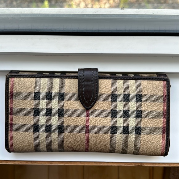 Burberry Handbags - Vintage Burberry Check Wallet with Smooth Leather Interior
